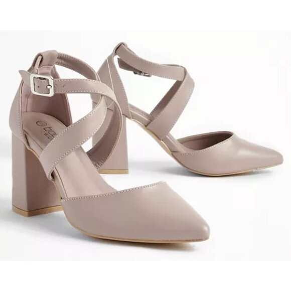 BOOHOO Wide Width Cross Over Strap Detail Pump Nude Sz. 8 NEW - Picture 1 of 6